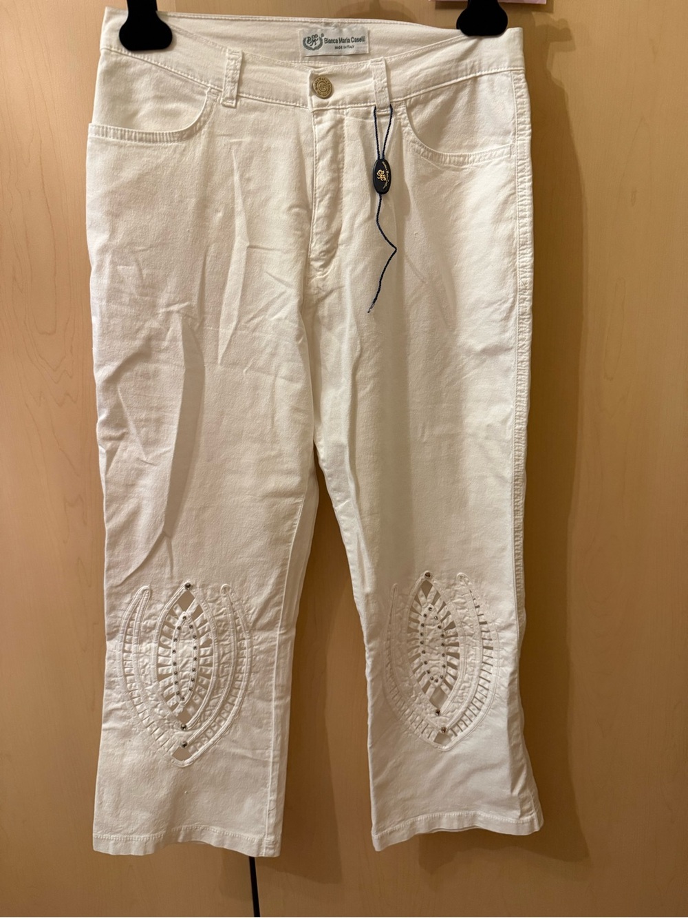 White Women's Embroidered Capris bianka maria C